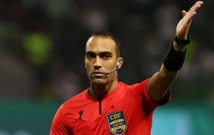 Davi de Oliveira Lacerda apita Santos x Palmeiras pela Copa do Brasil
