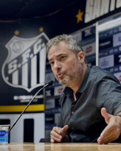 Alexandre Mattos dispara após fim da janela: "Aniquiliram a credibilidade do Santos"