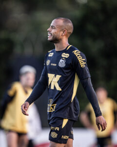 Mayke projeta confronto do Santos contra o Cruzeiro no Mineirão