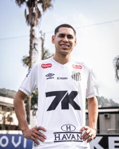 Gustavo Caballero é apresentado pelo Santos e revela sonho de jogar com Neymar