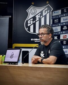 Cleber Xavier vê volume e chances criadas pelo Santos, mas lamenta eficiência do Inter