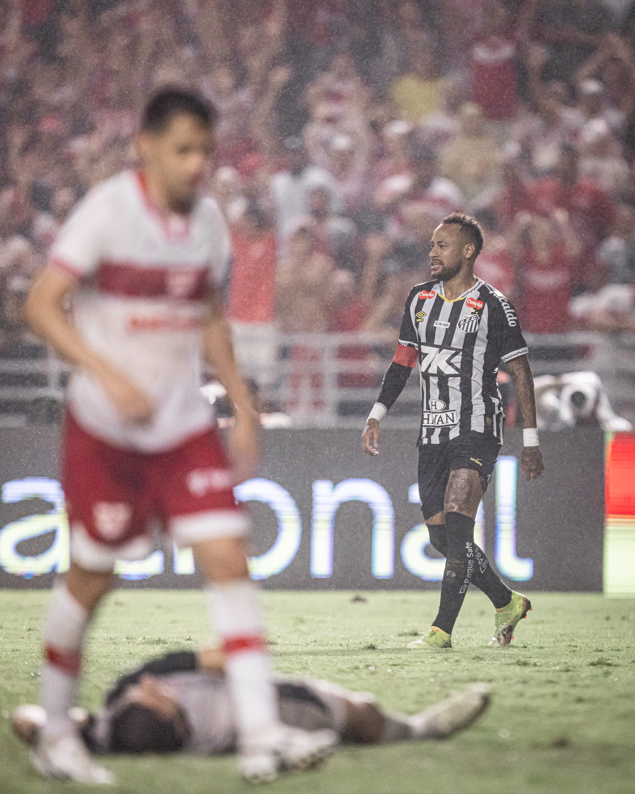 CRB busca recurso e STJD diminui multa por cantos homofóbicos contra Neymar