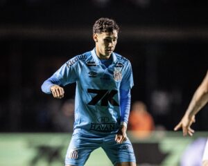 Gabriel Bontempo se diz confortável como segundo volante e valoriza versatilidade no Santos