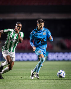 Cléber Xavier elogia atuação de Bontempo e projeta sequência para o meia no Santos