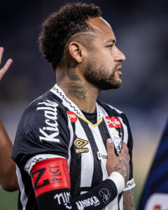 Pelo Santos, Neymar iguala marca de 2021 e busca ampliar sequência contra o Vasco