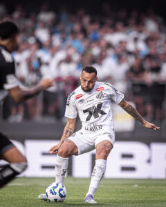 CBF divulga áudio do VAR de pênaltis marcados no jogo entre Santos e Vasco