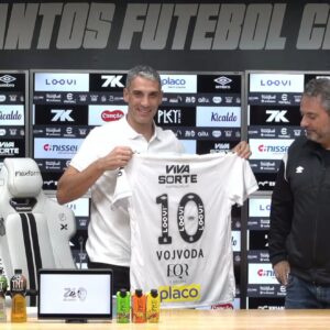 Emocionado, Vojvoda cita conversas com pai e comemora acerto com o Santos