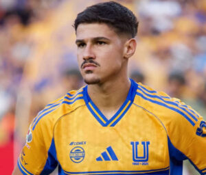 Santos faz proposta de US$ 5,5 milhões por Rômulo, do Tigres-MEX, após pedido de Vojvoda