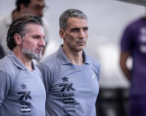 Vovjoda destaca atitude do Santos e desempenho no segundo tempo contra o Fluminense