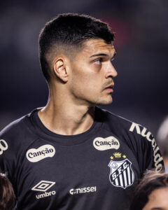 Brazão segue como dúvida no Santos para o clássico por protocolo de concussão