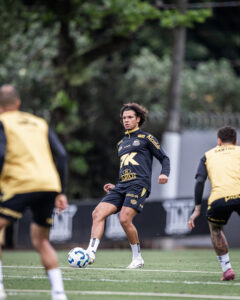 Santos trabalha bola parada em penúltimo treino antes de pegar o Red Bull Bragantino