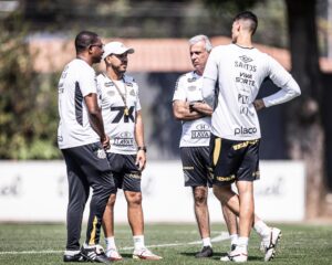 Alexandre Mattos explica permanência de comissão de Cleber Xavier no Santos