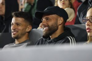 Atacante Guilherme prestigia jogos de tenistas brasileiras no SP Open