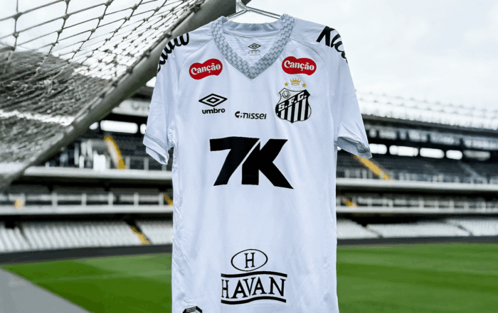 Santos reduz tamanho do logo da 7K na camisa a partir do clássico