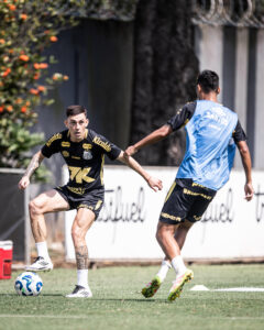 Escobar treina entre os titulares no penúltimo treino antes de encarar o Botafogo