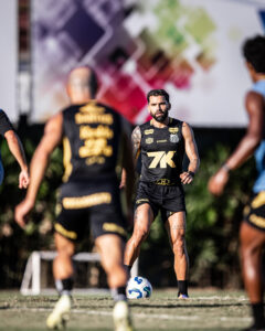 Rincón volta a treinar com o elenco e pode reforçar o Santos contra o Botafogo