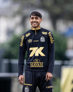 Santos faz treino tático e Vojvoda esboça equipe para o clássico contra o Palmeiras