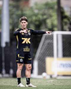 Rollheiser valoriza semana de treinos e projeta clássico contra o Corinthians