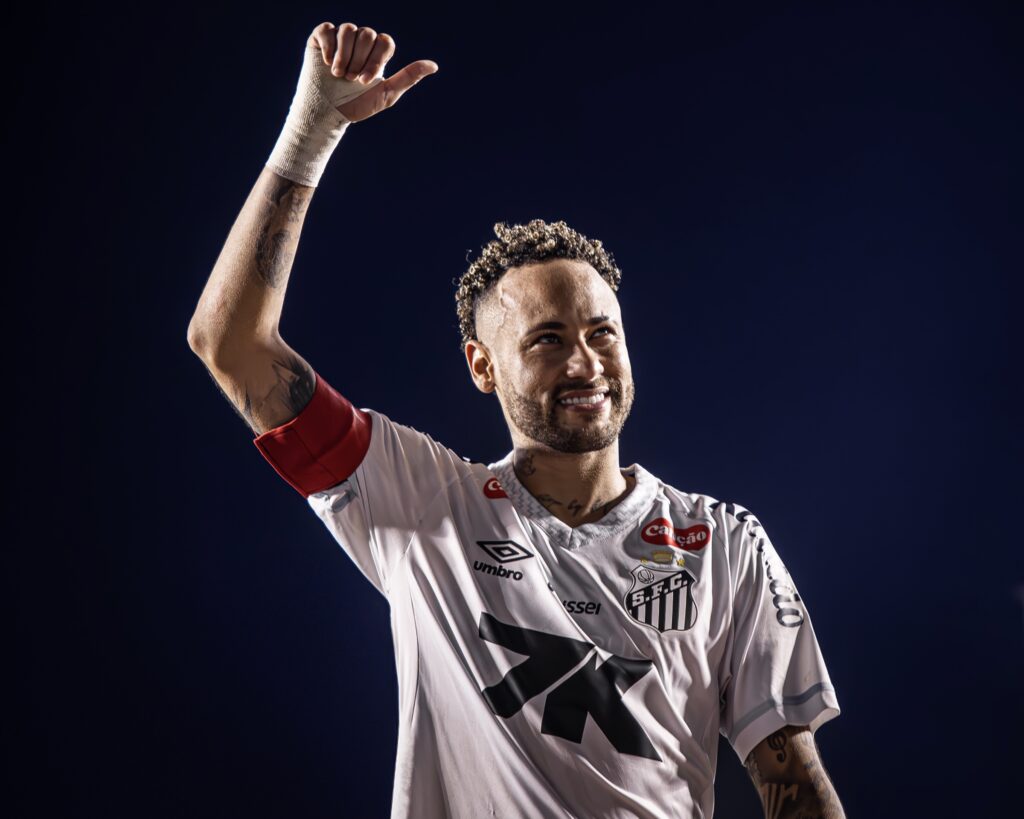 Neymar atinge 150 gols pelo Santos e se aproxima do Top 10 de artilheiros do clube
