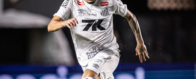 Tiquinho Soara volta a ser titular no Santos (Foto: Raul Baretta / Santos FC)