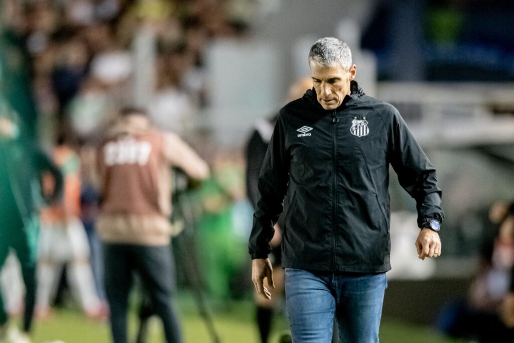 Vojvoda se emociona após primeira vitória fora de casa pelo Santos