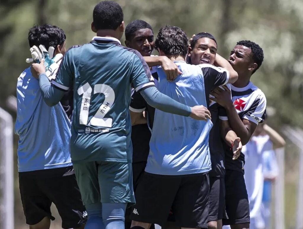 Santos perde para o Vasco, mas avança às quartas na Copa Umbro Sub-14