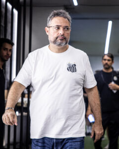 Alexandre Mattos explica fracasso em negociação por Loyola e possível chegada de Michael