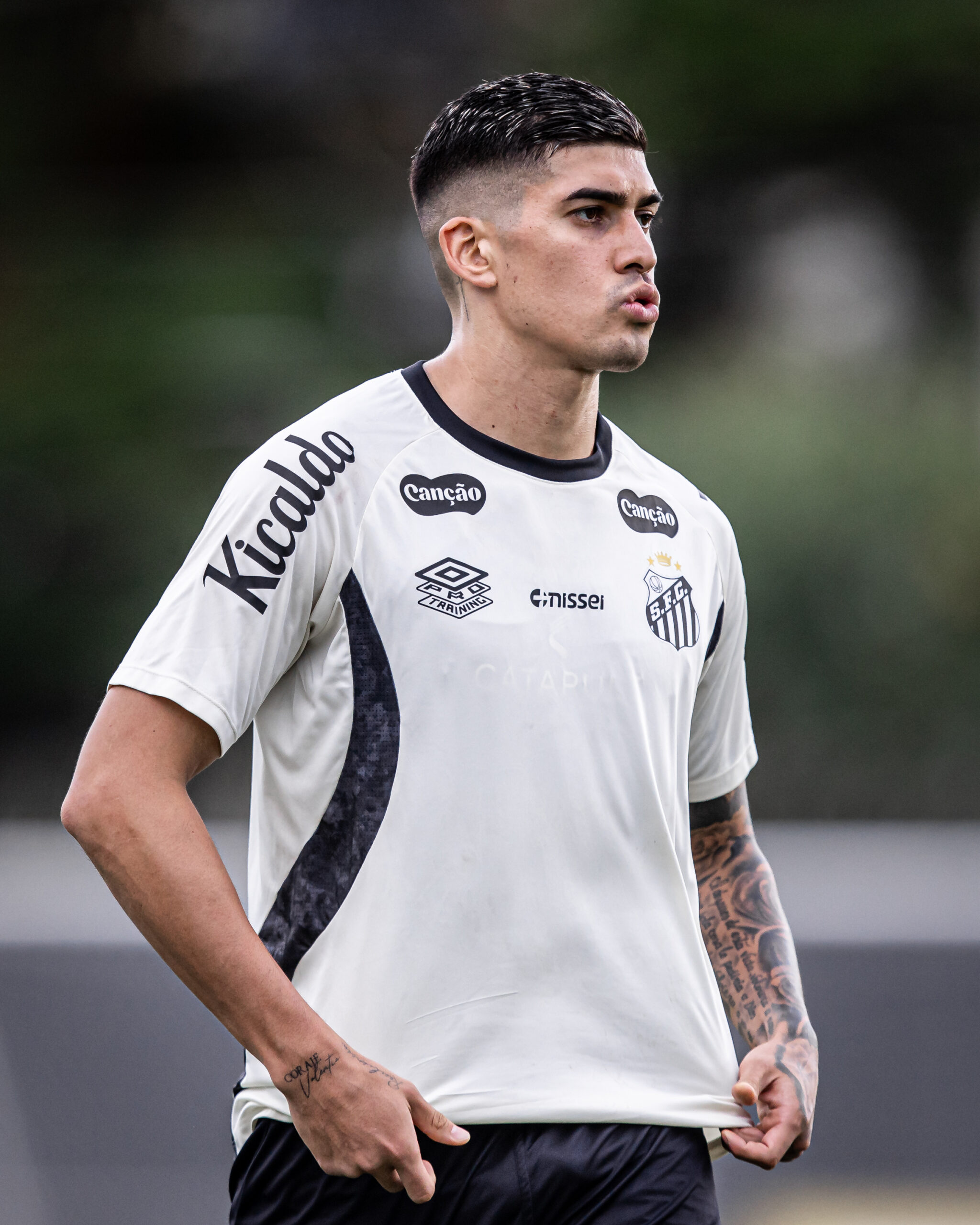 Adonis Frías avança na recuperação e pode voltar; Zé Rafael inicia transição