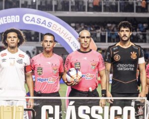 FPF afasta árbitro de Santos x Corinthians após atuação considerada 'péssima' pela entidade