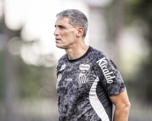 Santos encerra preparação e Vojvoda avalia rodízio diante de maratona de jogos