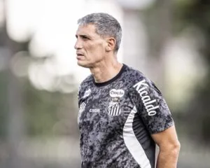 Santos encerra preparação e Vojvoda avalia rodízio diante de maratona de jogos