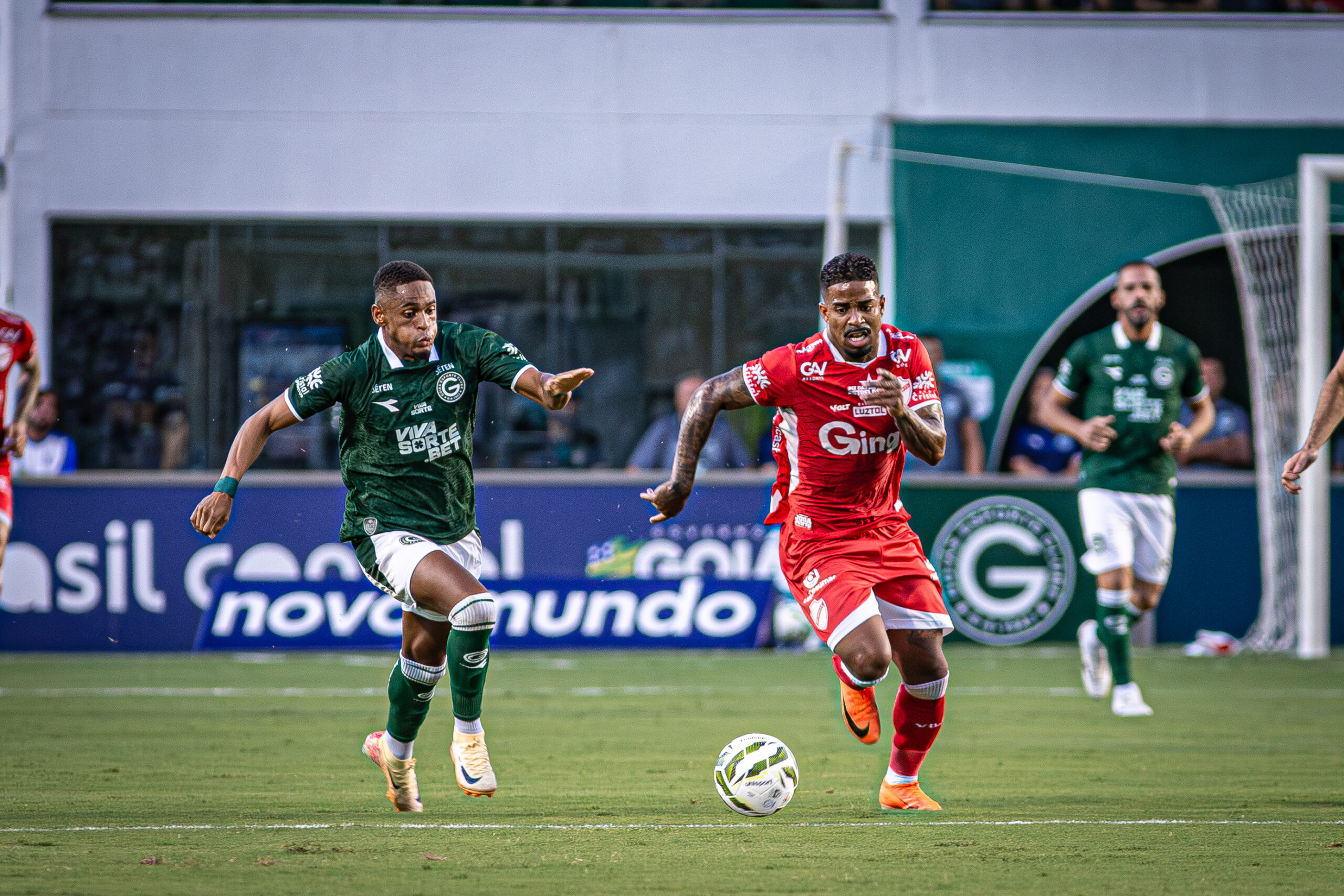 Emprestados do Santos: Luisão e Hayner se encontram em clássico goiano
