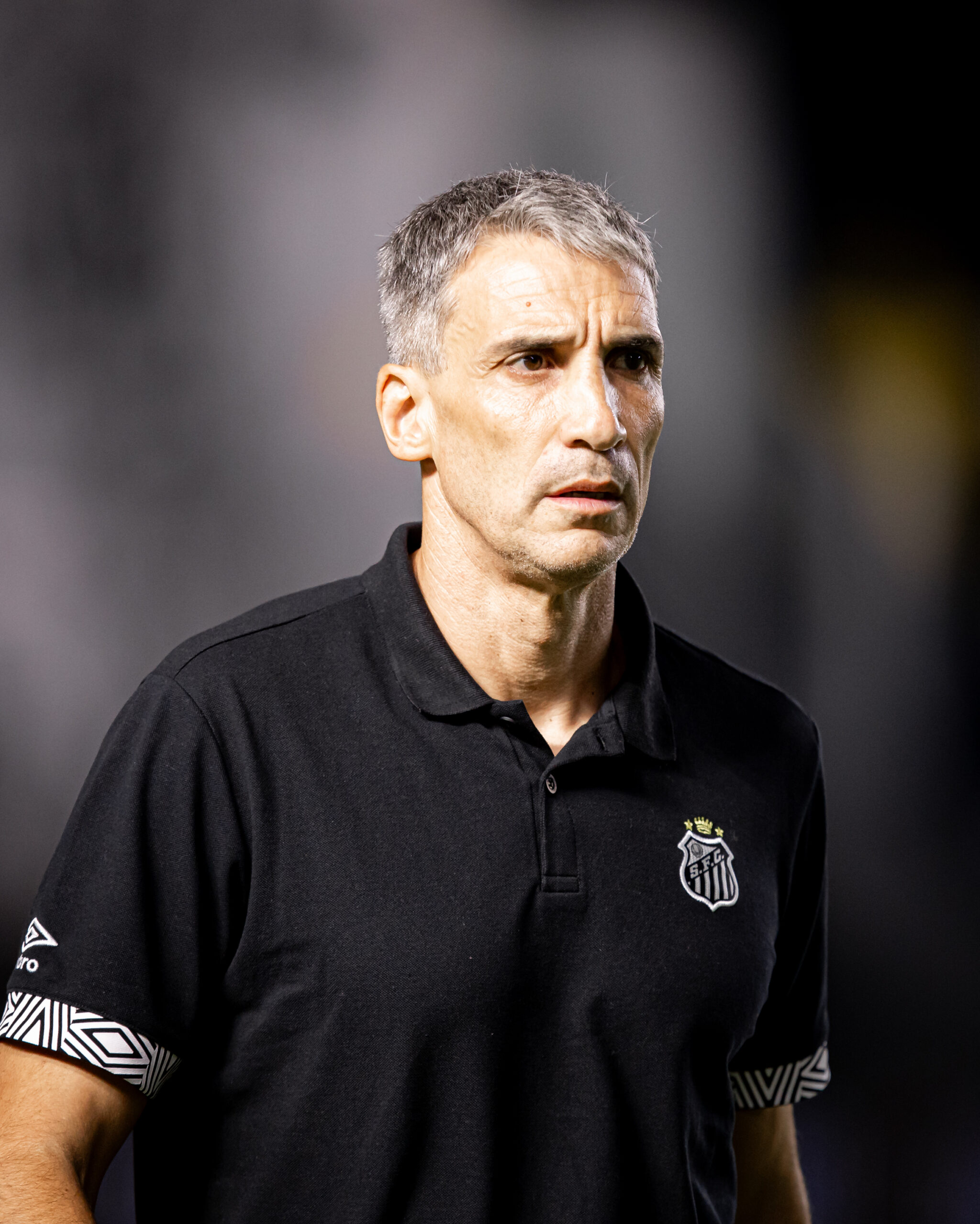 Vojvoda confirma reunião interna no Santos em meio à pressão e pede união no clube