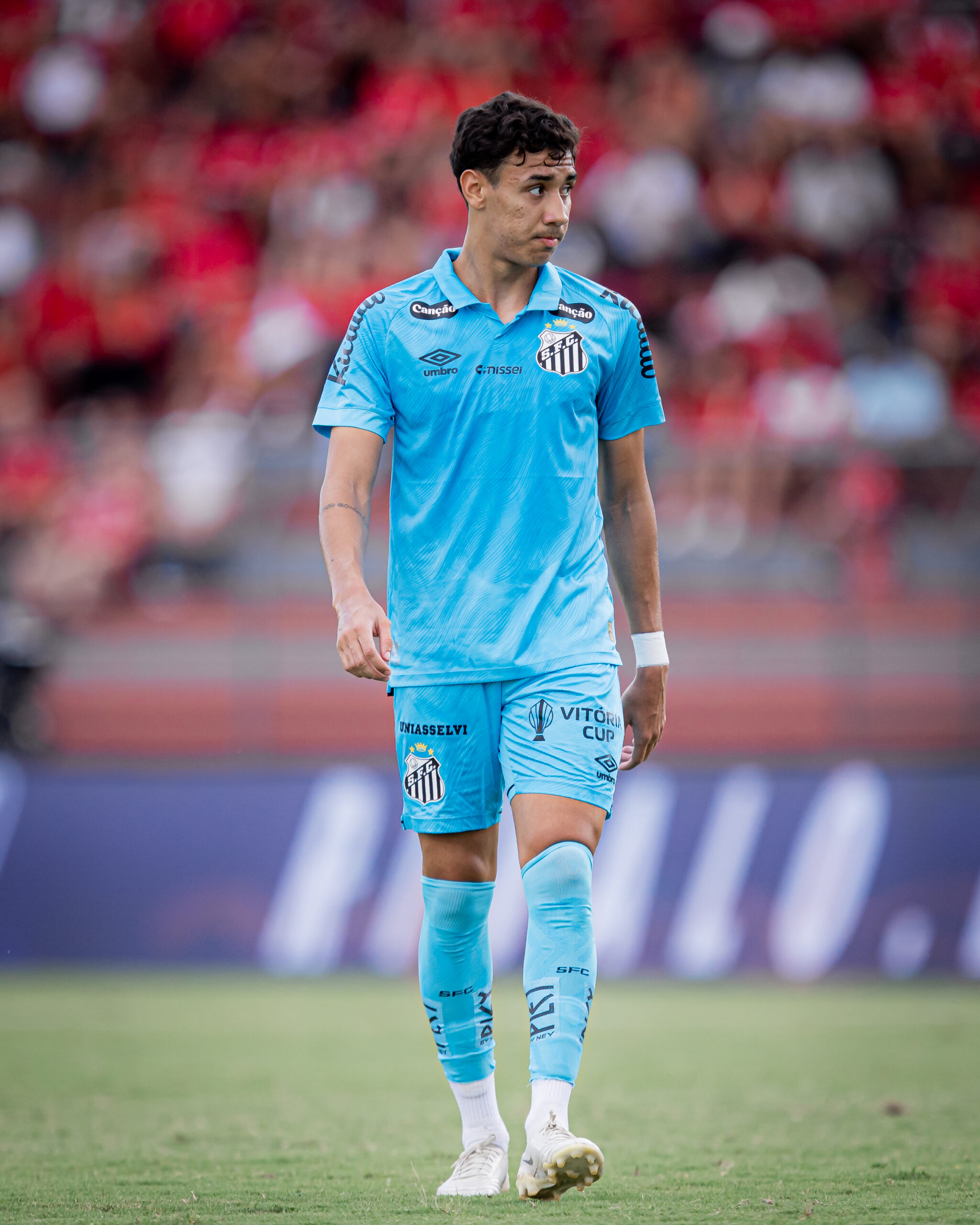 Gabriel Bontempo volta a ser titular no Santos após quase seis meses