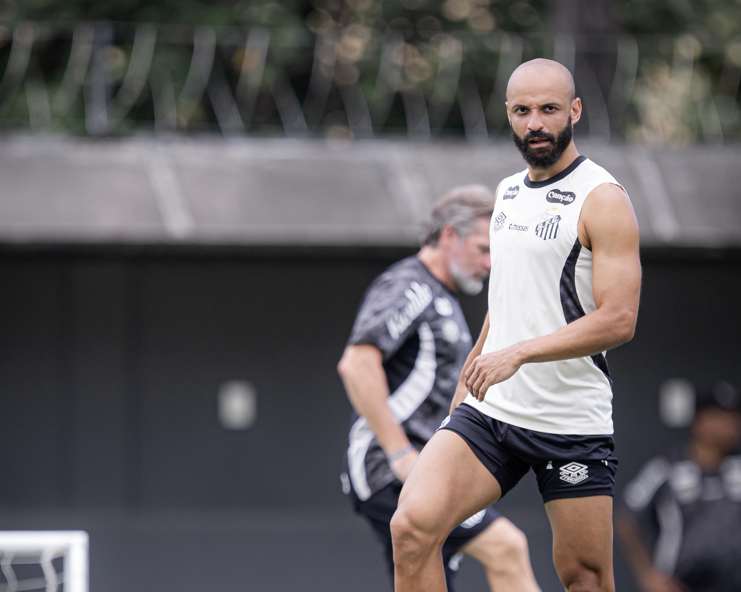 Thaciano deve ser a novidade na escalação do Santos contra o Athletico-PR
