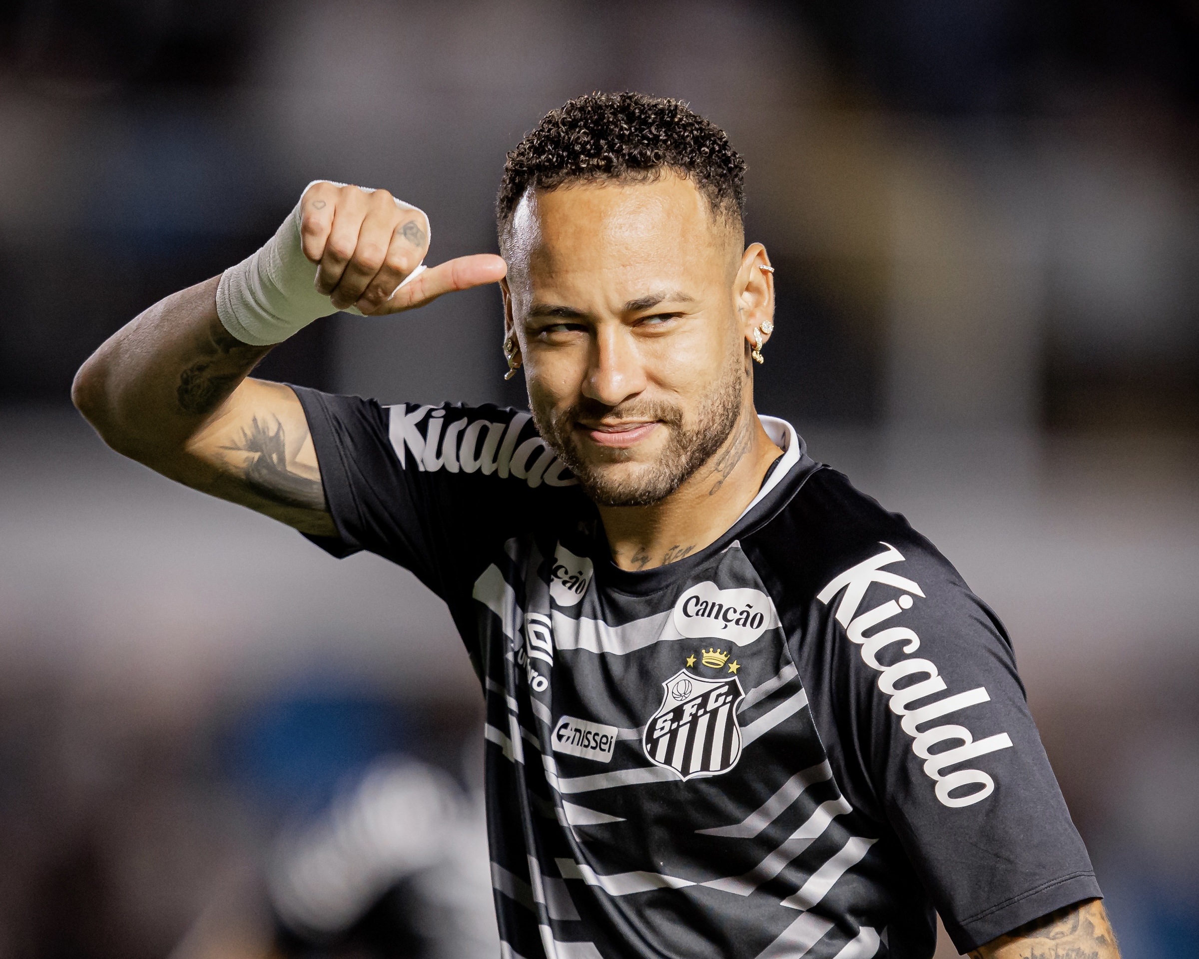 Neymar admite possibilidade de aposentadoria e projeta temporada decisiva no Santos