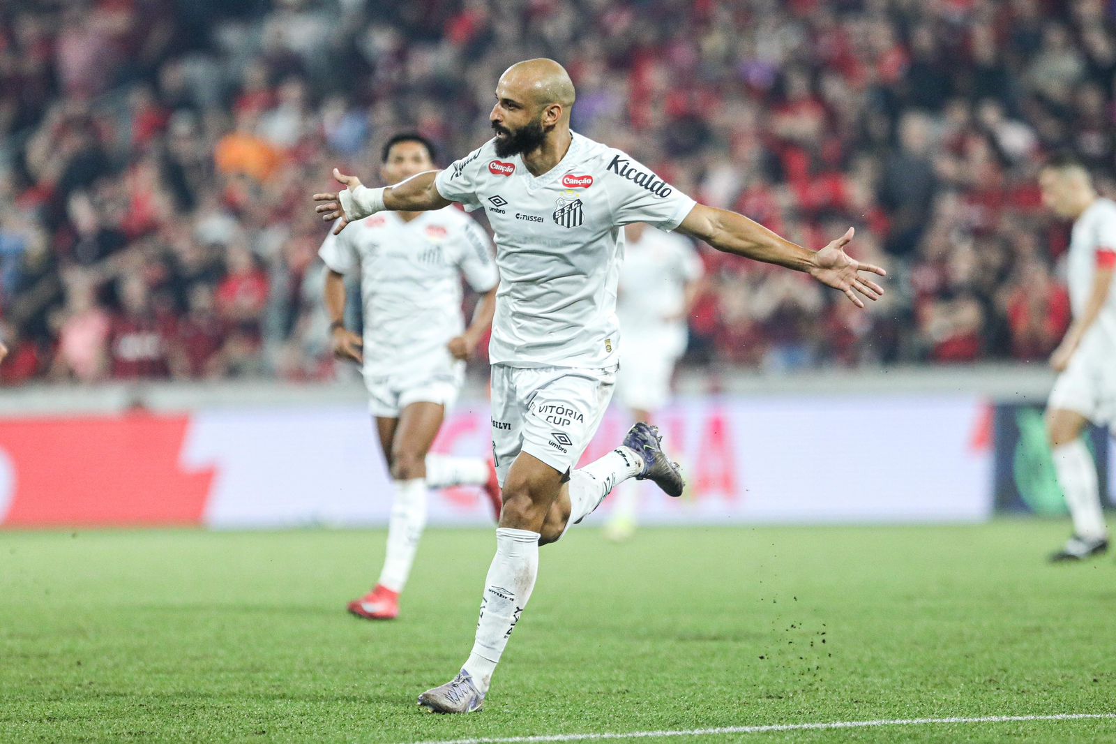 ATUAÇÕES: Zé Ivaldo e João Basso enterram o Santos; Thaciano é a boa notícia