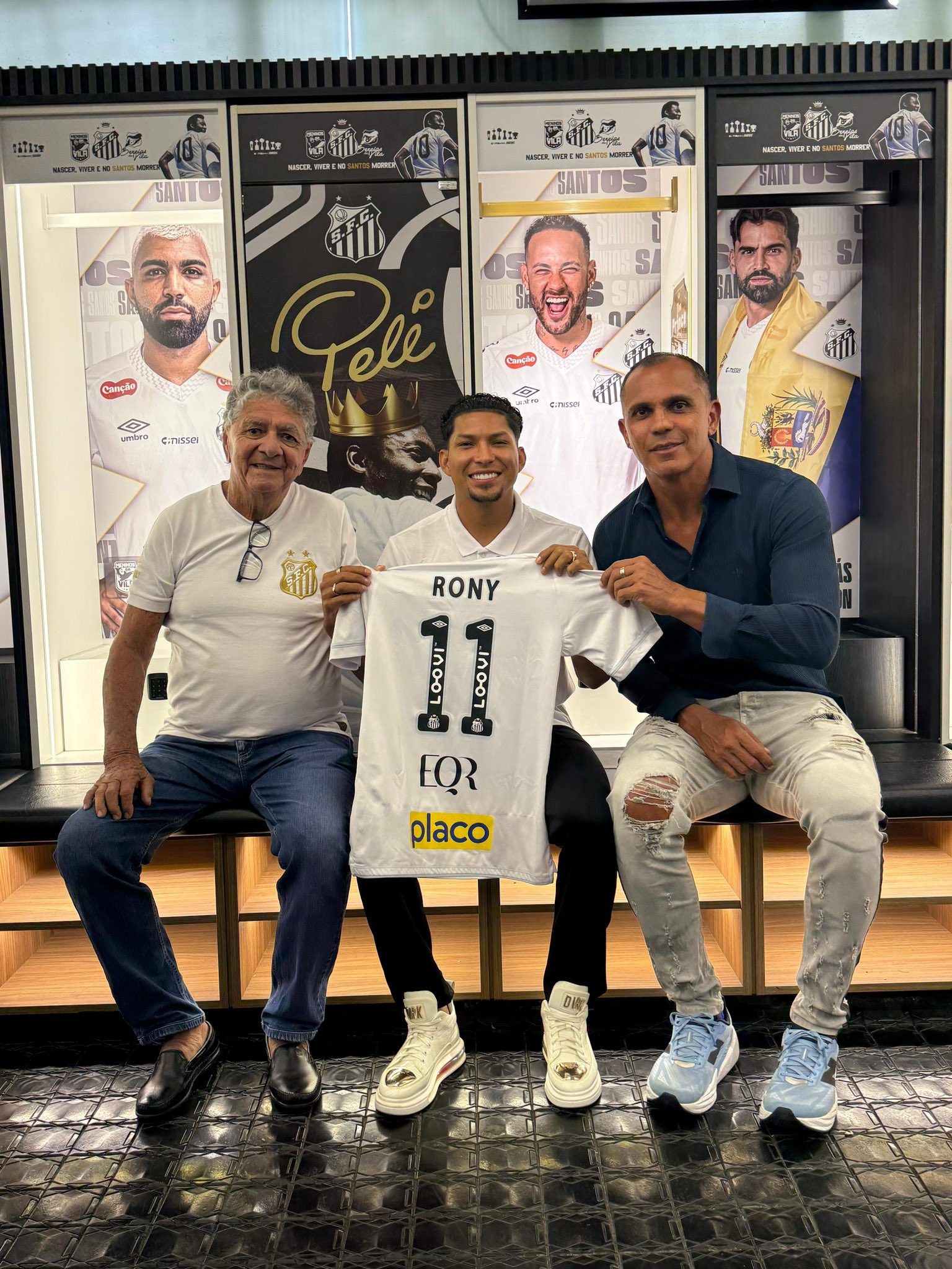 Rony é apresentado pelo Santos e fala em repetir sucesso de jogadores do Pará no clube
