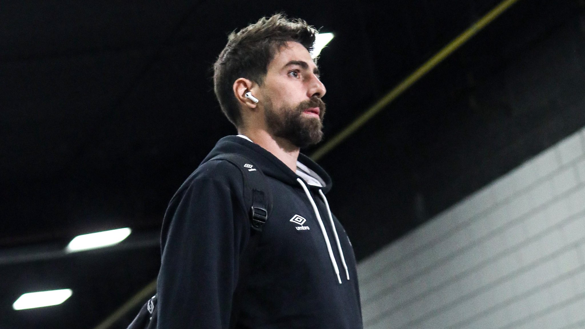 Luan Peres lamenta derrota no fim e cobra reação do Santos no Brasileirão