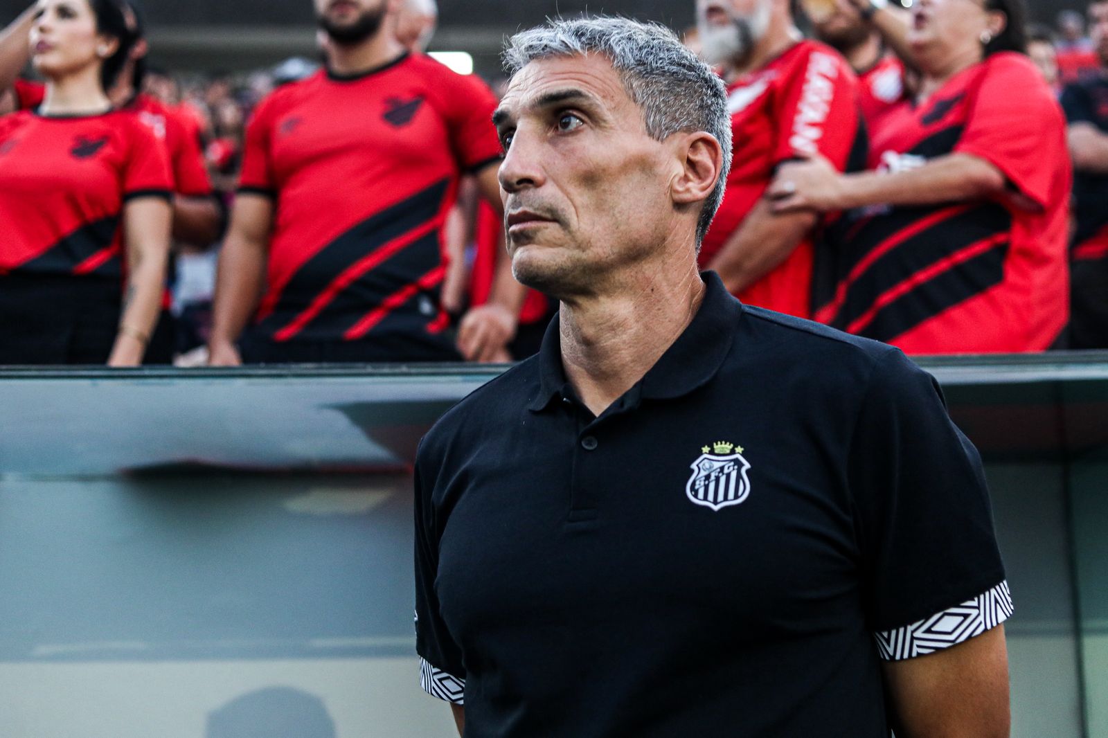 Vojvoda aponta falta de concentração e lamenta chances perdidas em derrota do Santos