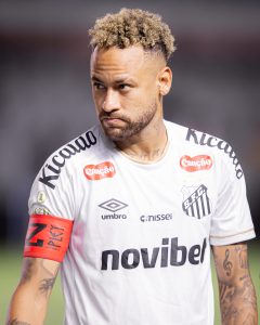 Santos deve multar Neymar em até 30% do salário por episódio com Robinho Jr