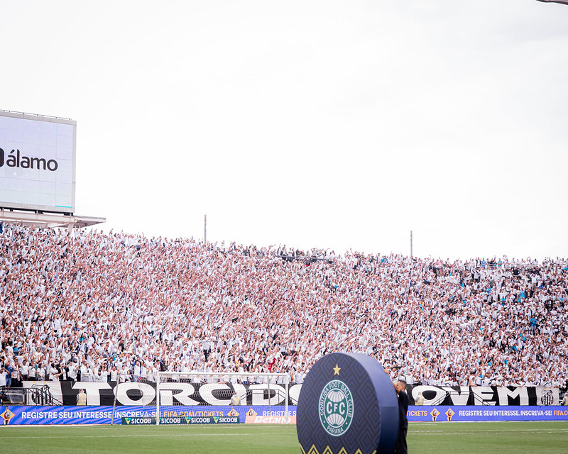 Técnico do Coritiba critica ‘circo’ armado pelo Santos na Neo Química Arena