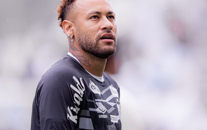 Neymar tem edema moderado na panturrilha e preocupa Seleção