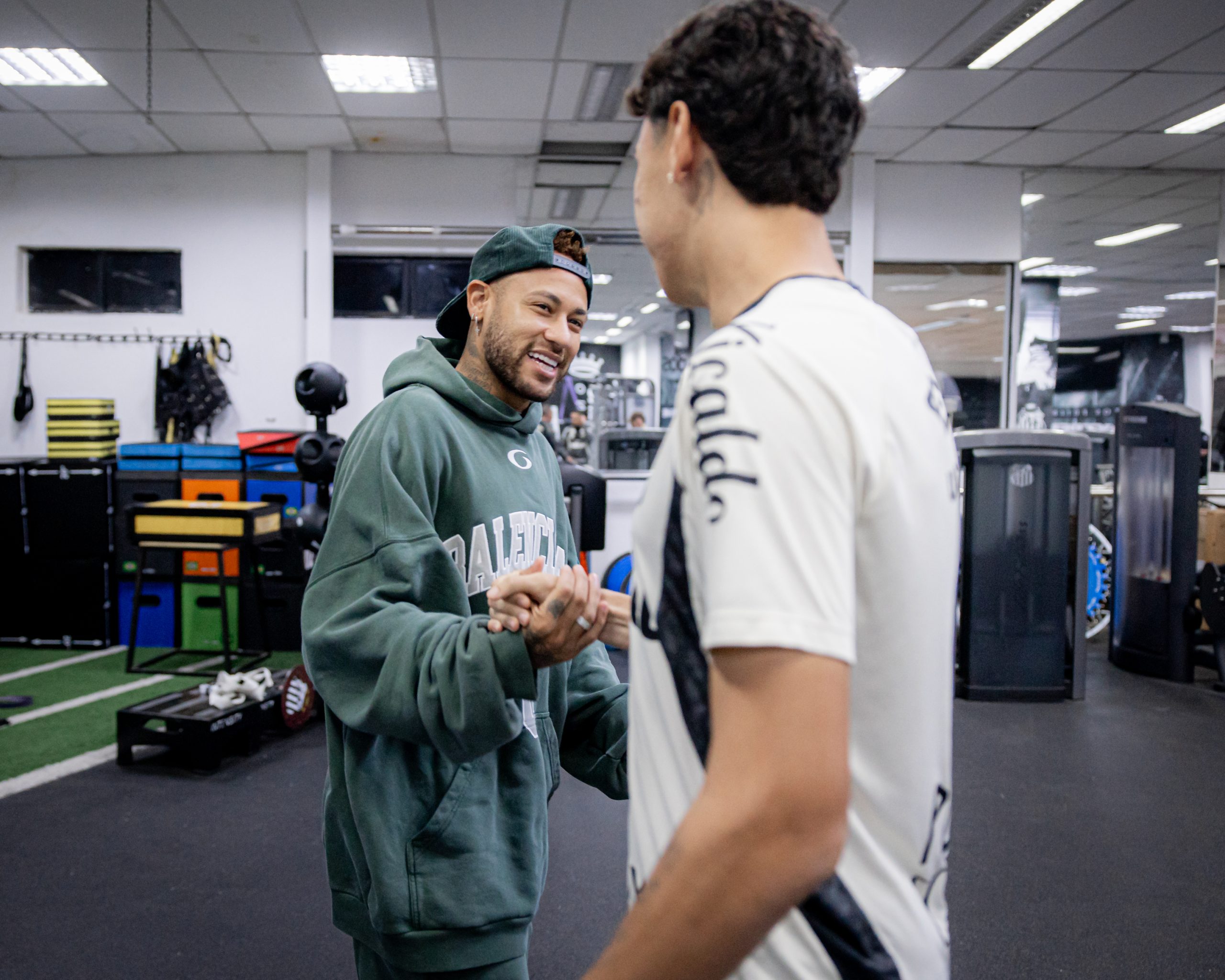 Neymar se emociona após convocação para a Copa e agradece apoio do Santos