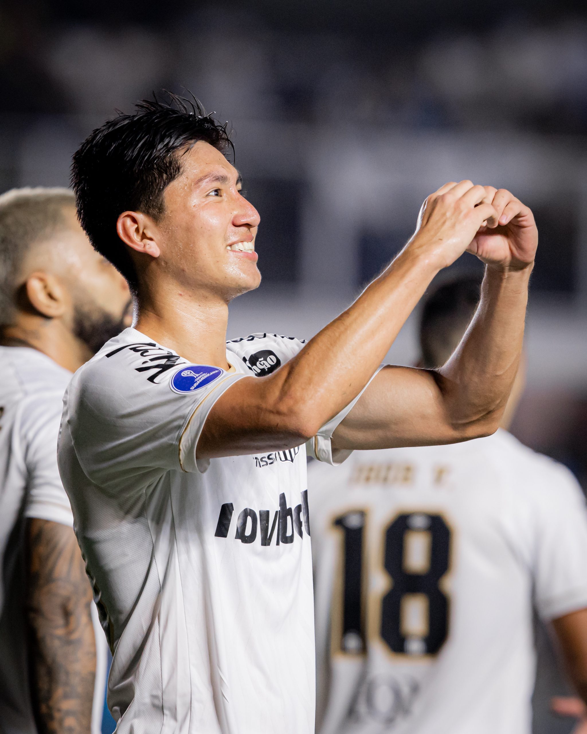 Santos volta a intensificar conversas pela renovação de Miguelito
