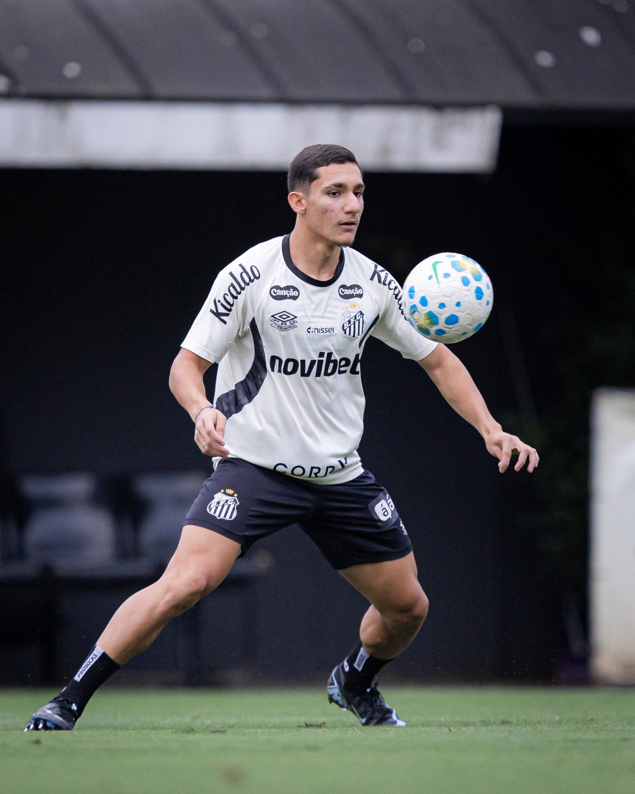 Santos consegue liberação da CBF e terá Davizinho contra o Botafogo