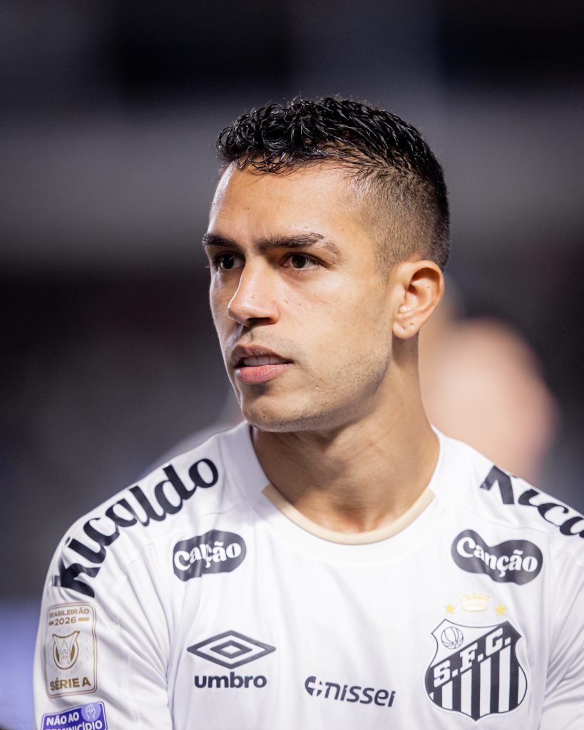 Cuca revela dedo quebrado e infiltrações de Igor Vinícius no Santos