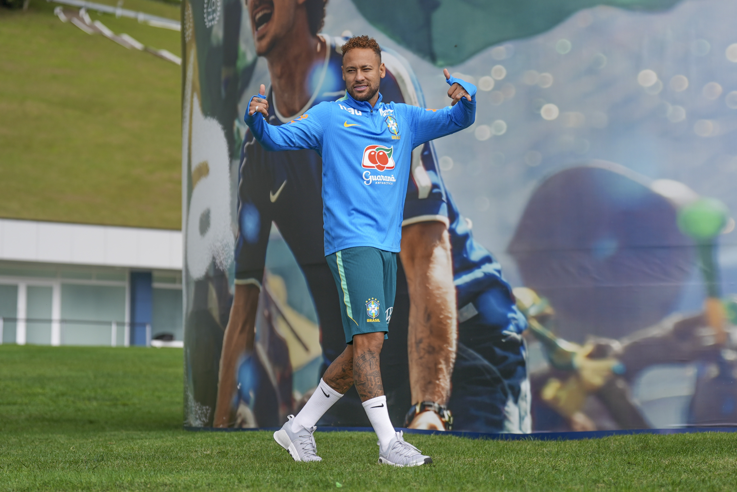 Neymar faz primeiro trabalho no campo pela Seleção Brasileira