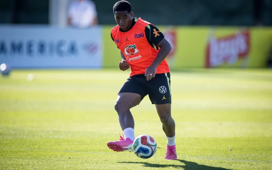 Endrick exalta Neymar e aguarda chance de jogar ao lado do camisa 10 na Seleção