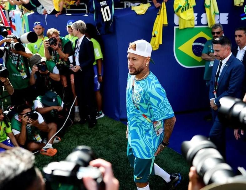 Neymar fica no banco em empate do Brasil na estreia da Copa do Mundo